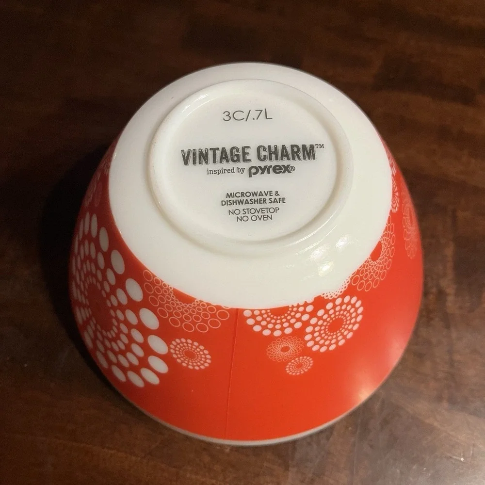 Pyrex Vintage Charm SPOT ON Mixing Bowls Set of 2 Orange White Medallion Dot